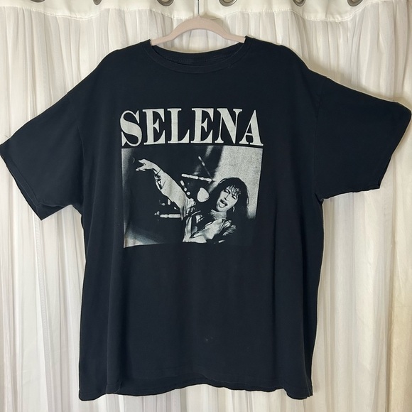 Official Selena Merchandise Tops - Selena Official Merchandise 2022 T-Shirt Size 2XL